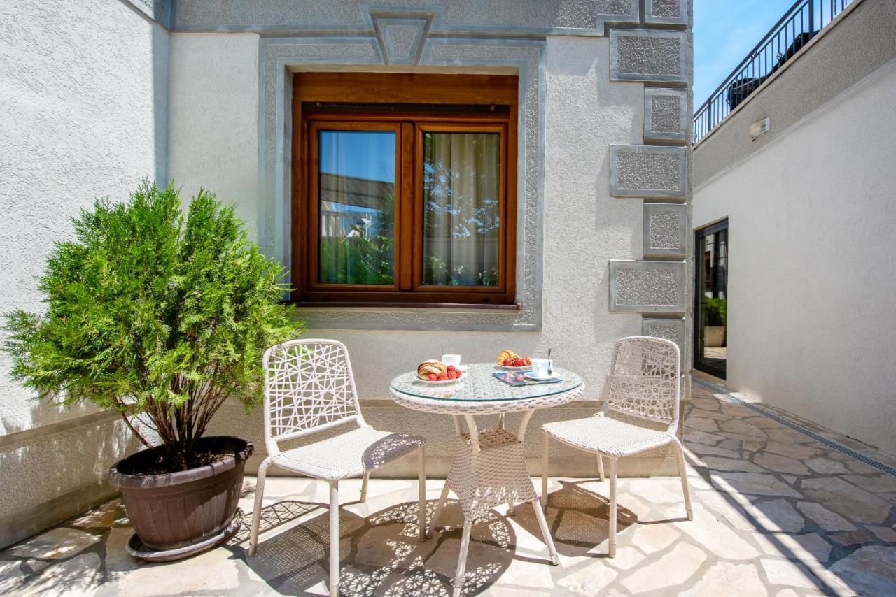 Santorini Apart Hotel Krasići Esterno foto