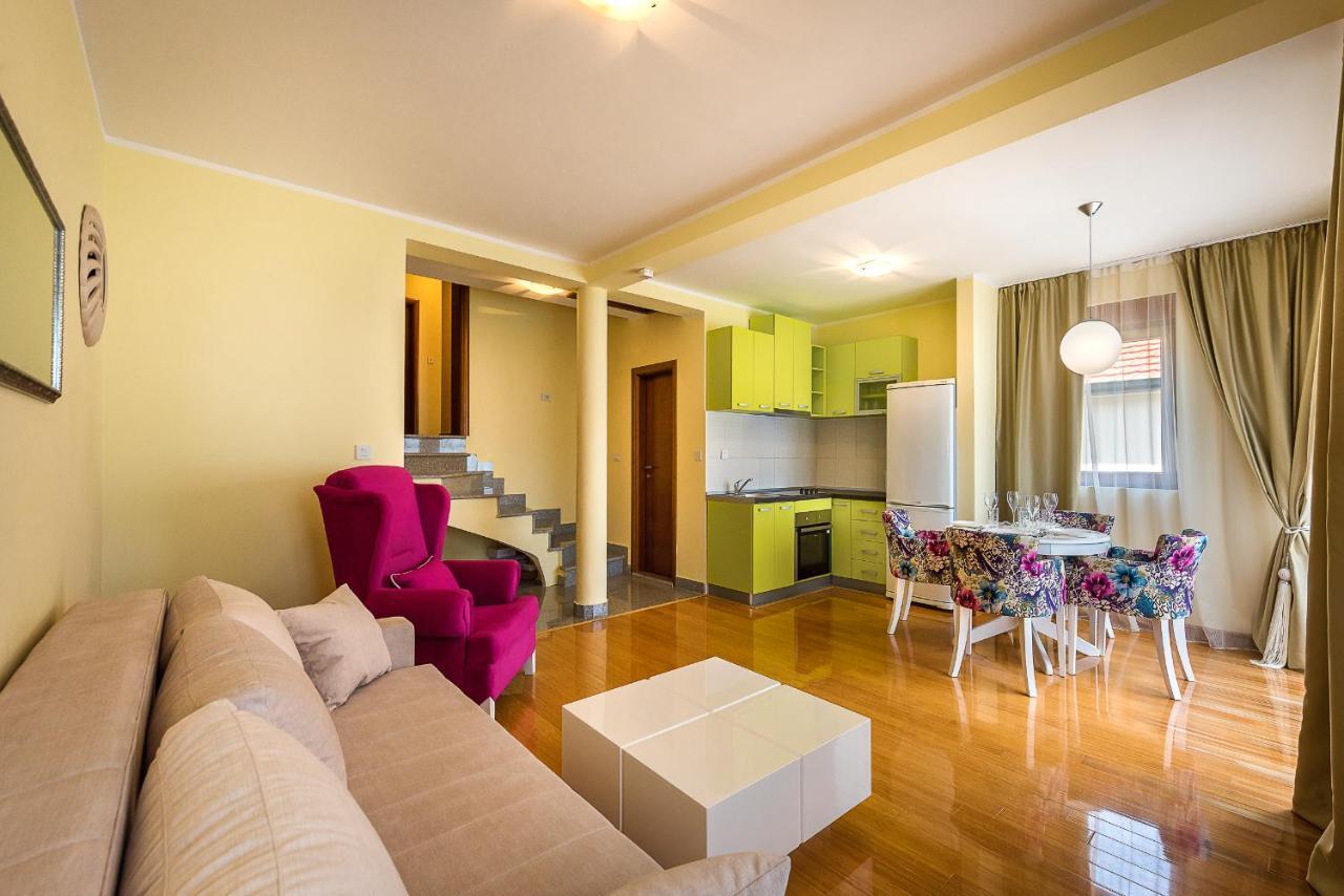Santorini Apart Hotel Krasići Esterno foto