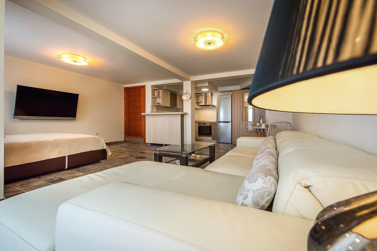 Santorini Apart Hotel Krasići Esterno foto