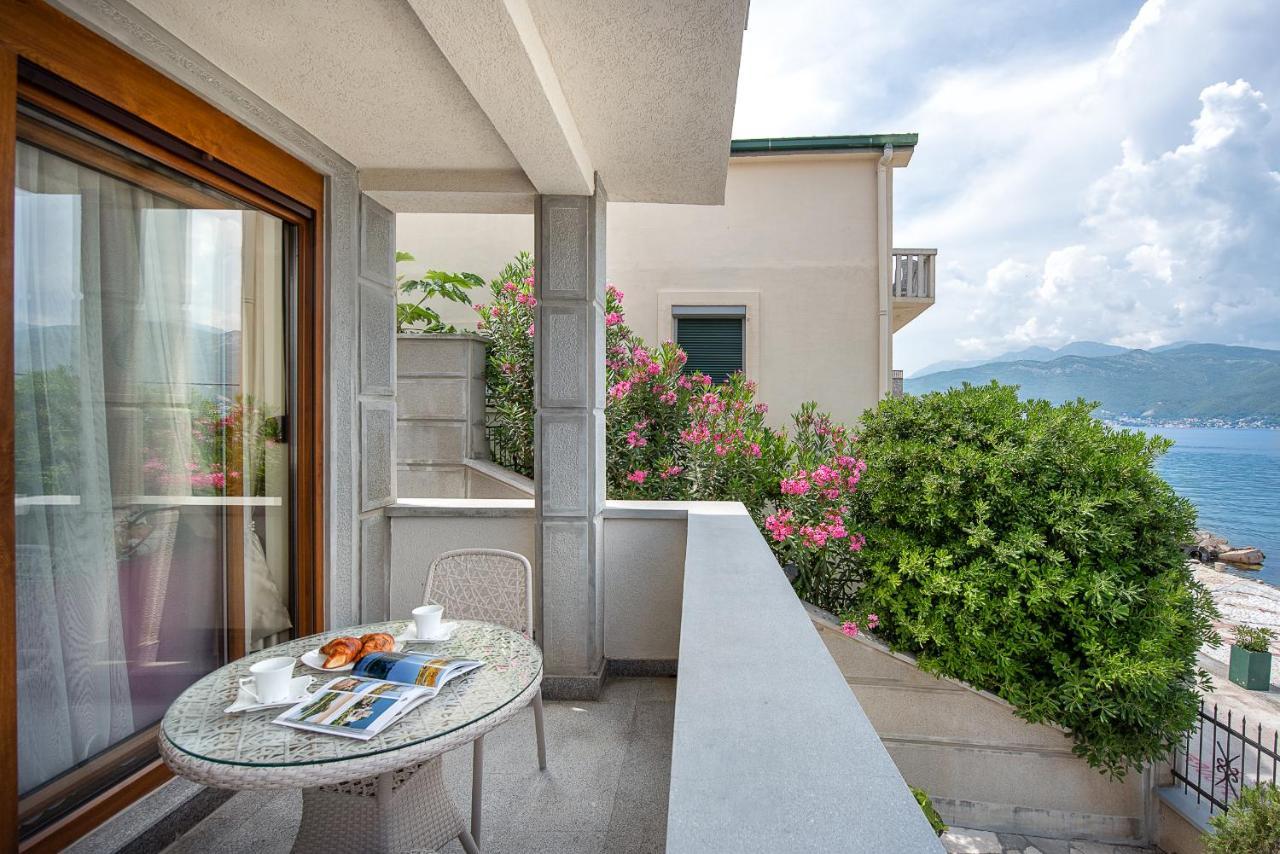 Santorini Apart Hotel Krasići Esterno foto