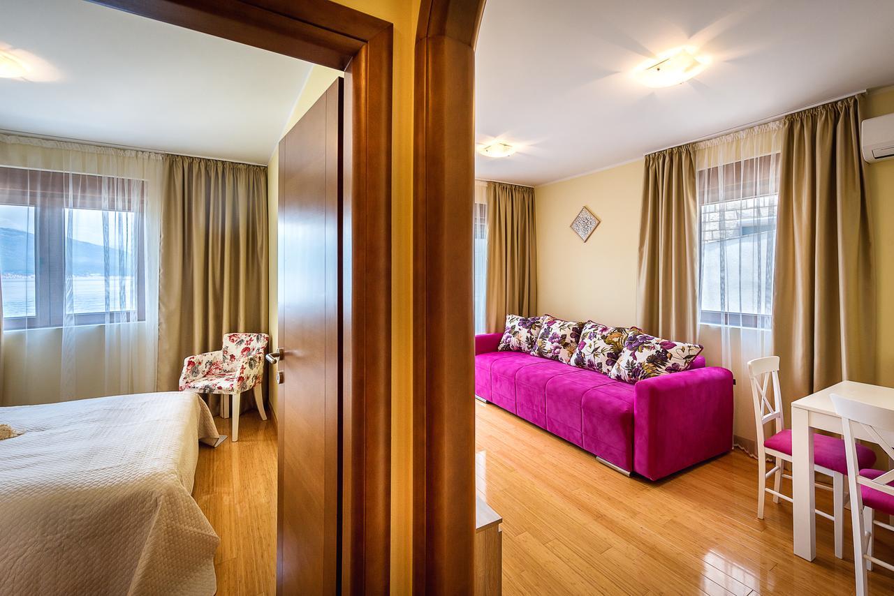 Santorini Apart Hotel Krasići Esterno foto