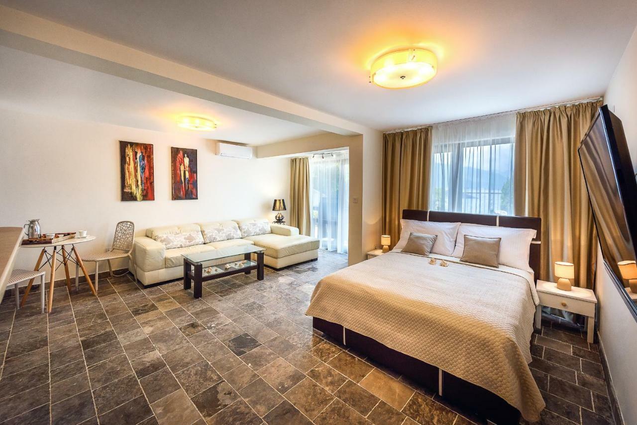 Santorini Apart Hotel Krasići Esterno foto