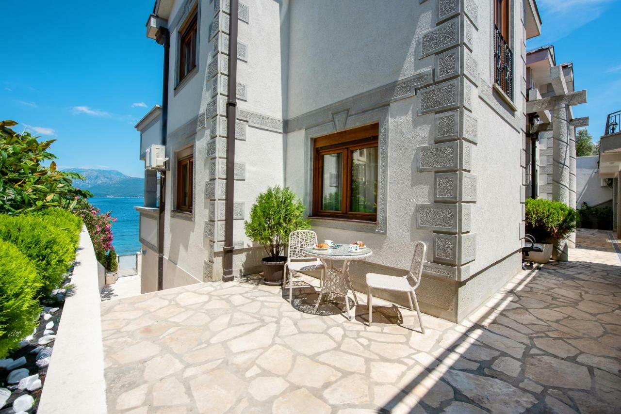 Santorini Apart Hotel Krasići Esterno foto