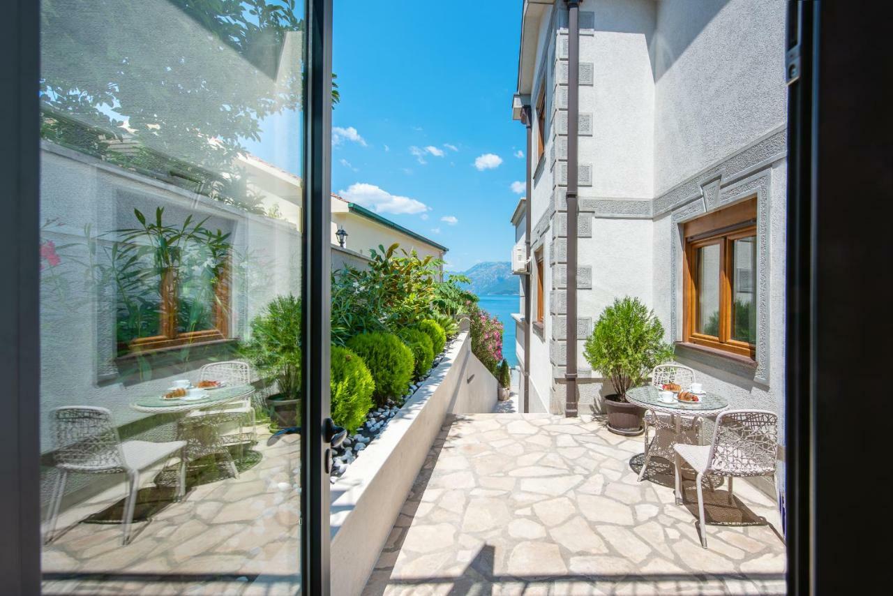 Santorini Apart Hotel Krasići Esterno foto